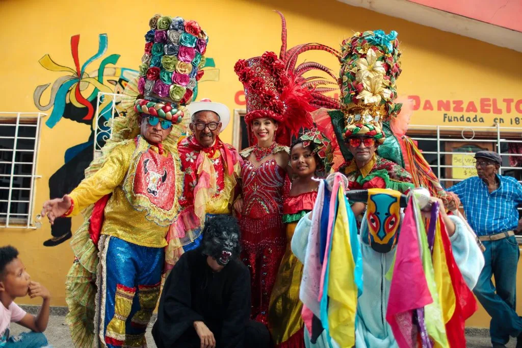 Las danzas de congos iniciaron sus izadas de bandera 2